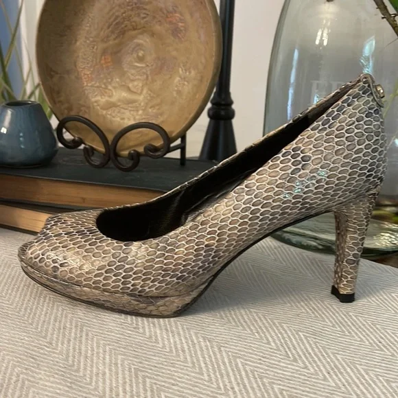 Stuart Weitzman platform snake skin pump heels - Picture 11 of 12